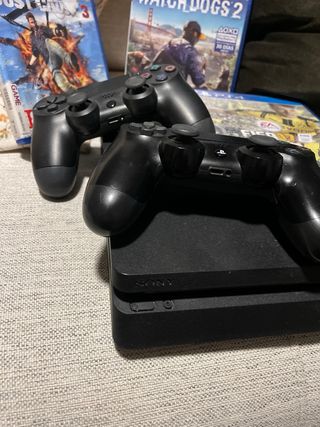 PS4 (PlayStation 4) Negra + 2 Mandos y 3 Juegos.