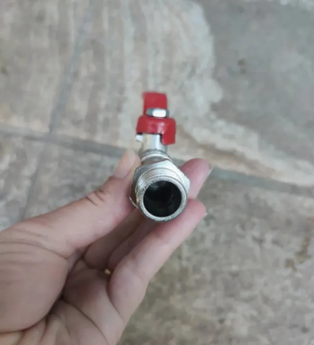 GRIFO DE PALANCA ROJA, CON APERTURA/CIERRE MANUAL