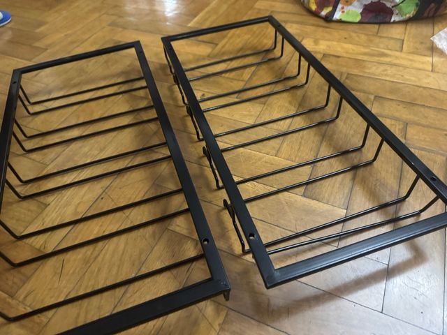 Colgador de copas de metal negro