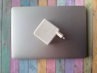 MacBook Pro 13 M1 256GB 8GB RAM Plata