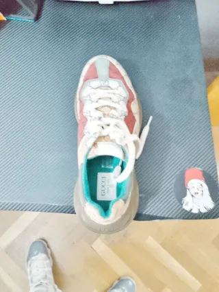 Zapatilla Gucci Beige y Roja