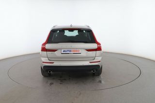Volvo XC60 2.0 B4 Momentum 2WD
