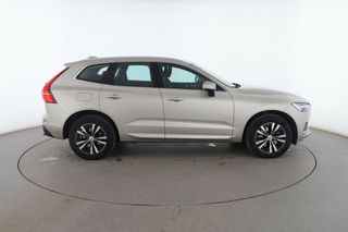 Volvo XC60 2.0 B4 Momentum 2WD