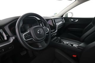Volvo XC60 2.0 B4 Momentum 2WD
