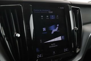 Volvo XC60 2.0 B4 Momentum 2WD