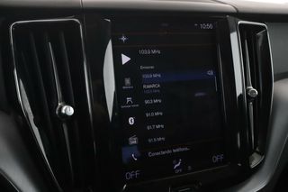 Volvo XC60 2.0 B4 Momentum 2WD