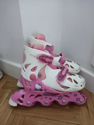 Patines en línea Hello Kitty para niña.
