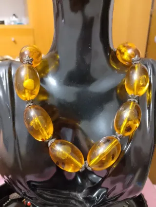 Collana effetto ambra in  lucite