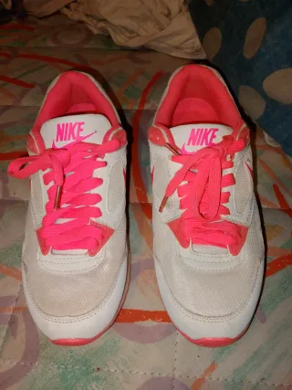 Zapatillas Nike Blancas y Rosas
