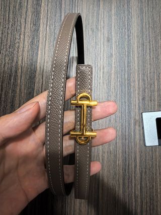 Cinturón cuero marrón claro hebilla dorada