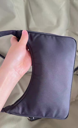Bolso Sobaxo Prada Negro