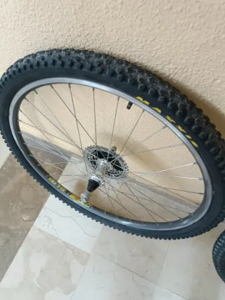 Ruedas 26 V-Brake
Sin cubiertas y sin cassete