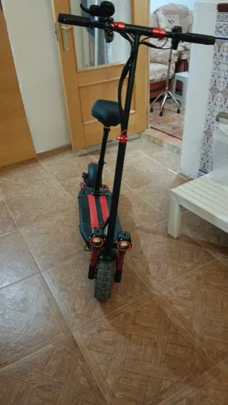 Patinete eléctrico con luces