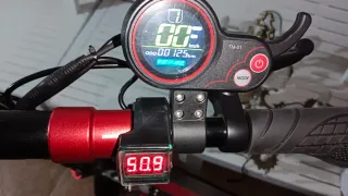 Patinete eléctrico con luces