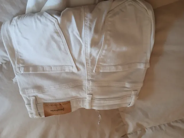 Pantalón vaquero flared blanco Stradivarius T.34