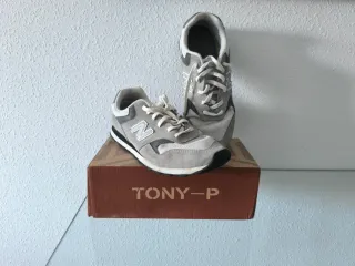 Zapatillas New Balance Gris y Blanco