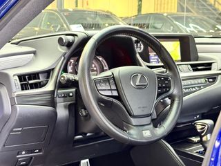 LEXUS IS 2.5 300h F Sport + Cuero