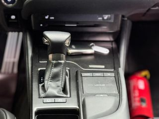 LEXUS IS 2.5 300h F Sport + Cuero