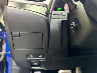 LEXUS IS 2.5 300h F Sport + Cuero