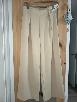 Pantalones palazzo beige sin estrenar.