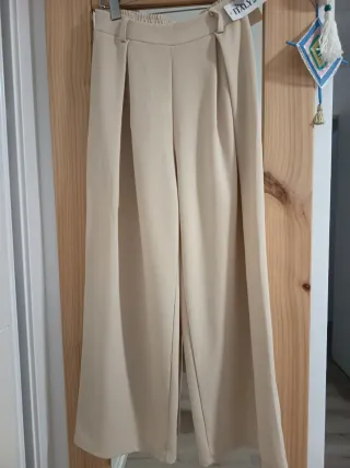 Pantalones palazzo beige sin estrenar.