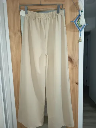 Pantalones palazzo beige sin estrenar.