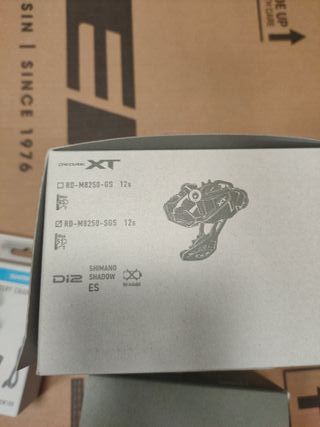 - Kit Shimano XT 8250 Di2 SGS