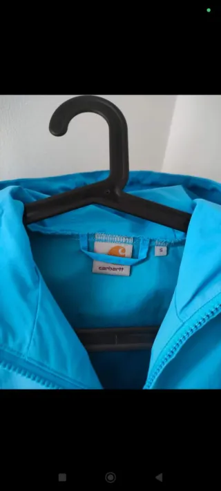 Chubasquero Carhartt azul fino.