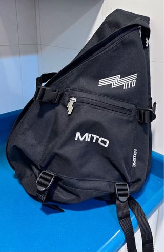 Mochila negra Mito
