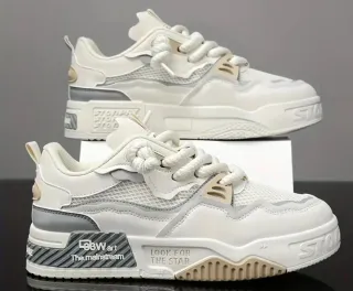 Zapatillas deportivas grises y blancas