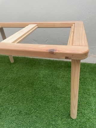 Mesa infantil IKEA con 2 sillas