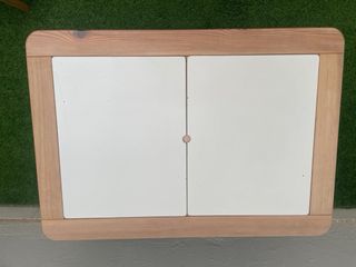 Mesa infantil IKEA con 2 sillas