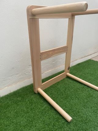 Mesa infantil IKEA con 2 sillas