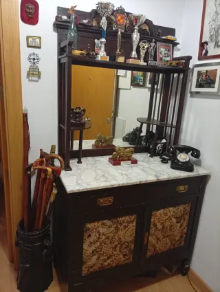 Mueble antiguo madera y mármol
