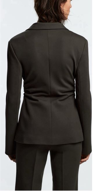 Traje Zara verde oliva