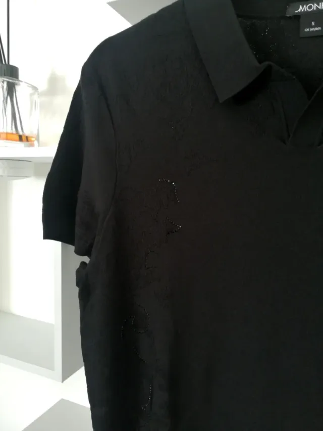 Maglia nera Monki con colletto tipo polo