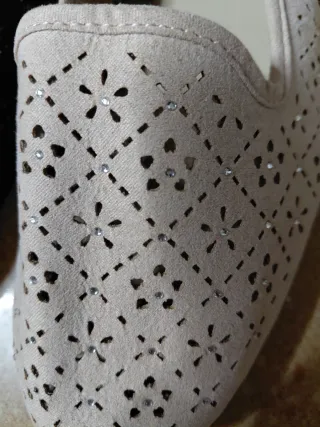 Mocasin perforado con pedrería T.39 sin estrenar