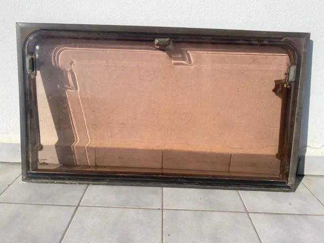 Ventana caravana con funda aislante