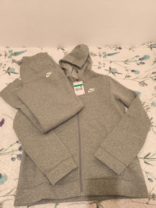Conjunto Nike Pantalón y Sudadera XL Niños
xs o S 