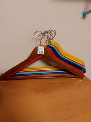 Lote 8 Perchas Madera Colores
