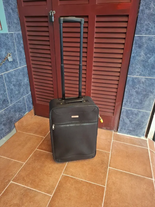 Equipaje de cabina negro.55x35x17.