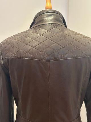 Chaqueta de cuero Torras marrón chocolate. 