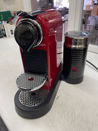 CAFETERA NESPRESSO CITIZ & MILK