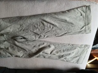 Pantalón deportivo Nike verde palido