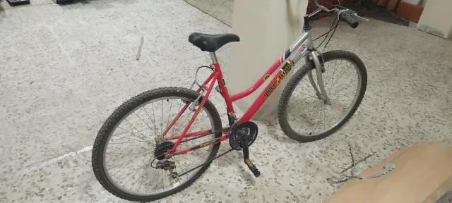 Bicicleta de Montaña Mujer Roja
