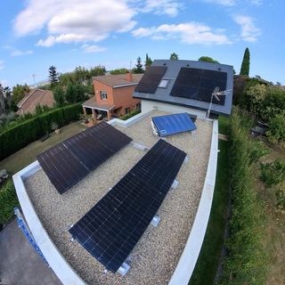 Limpieza y mantenimiento de placas solares 