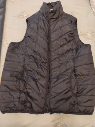 Chaleco unisex no pesa nada,el número es L/XL