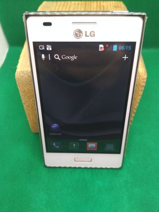 Smartphone LG E610v Bianco con Accessori