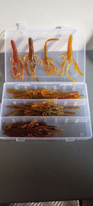 Bolso de pesca con señuelos