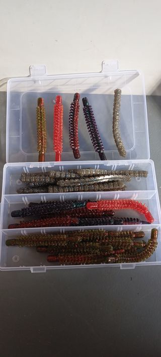 Bolso de pesca con señuelos